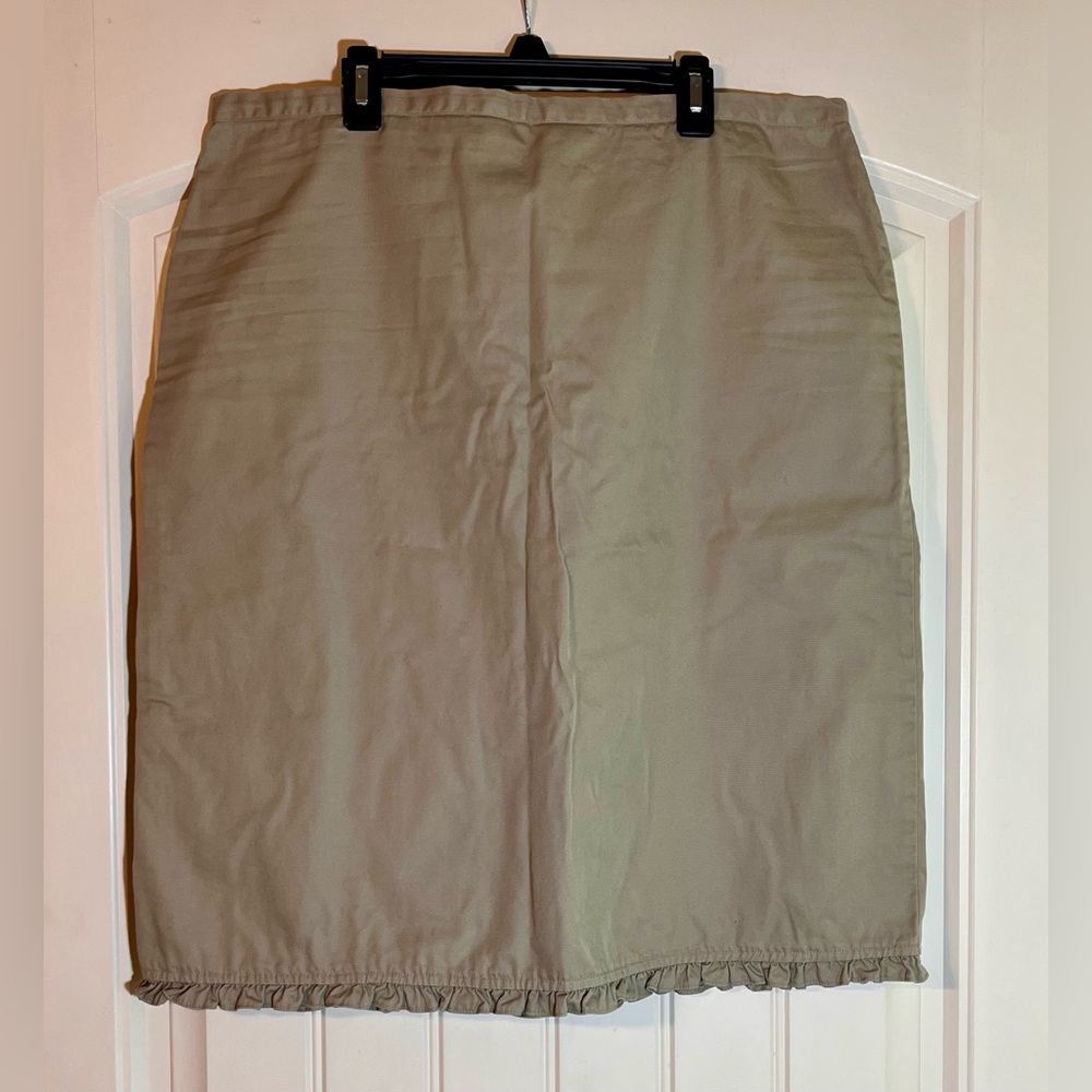 Khakis skirt with cute ruffle